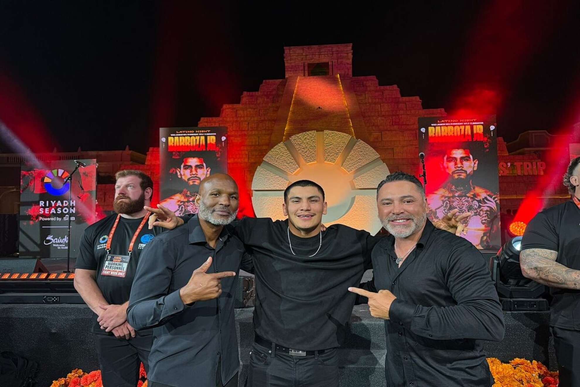 Oscar De La Hoya hits Xander Zayas hard through social media